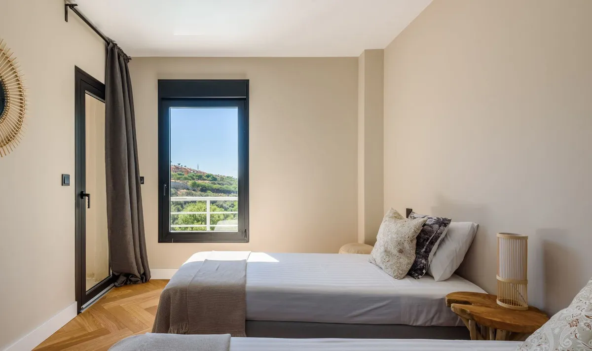 6898060c-6a06-417a-aefb-d3b7608d558f