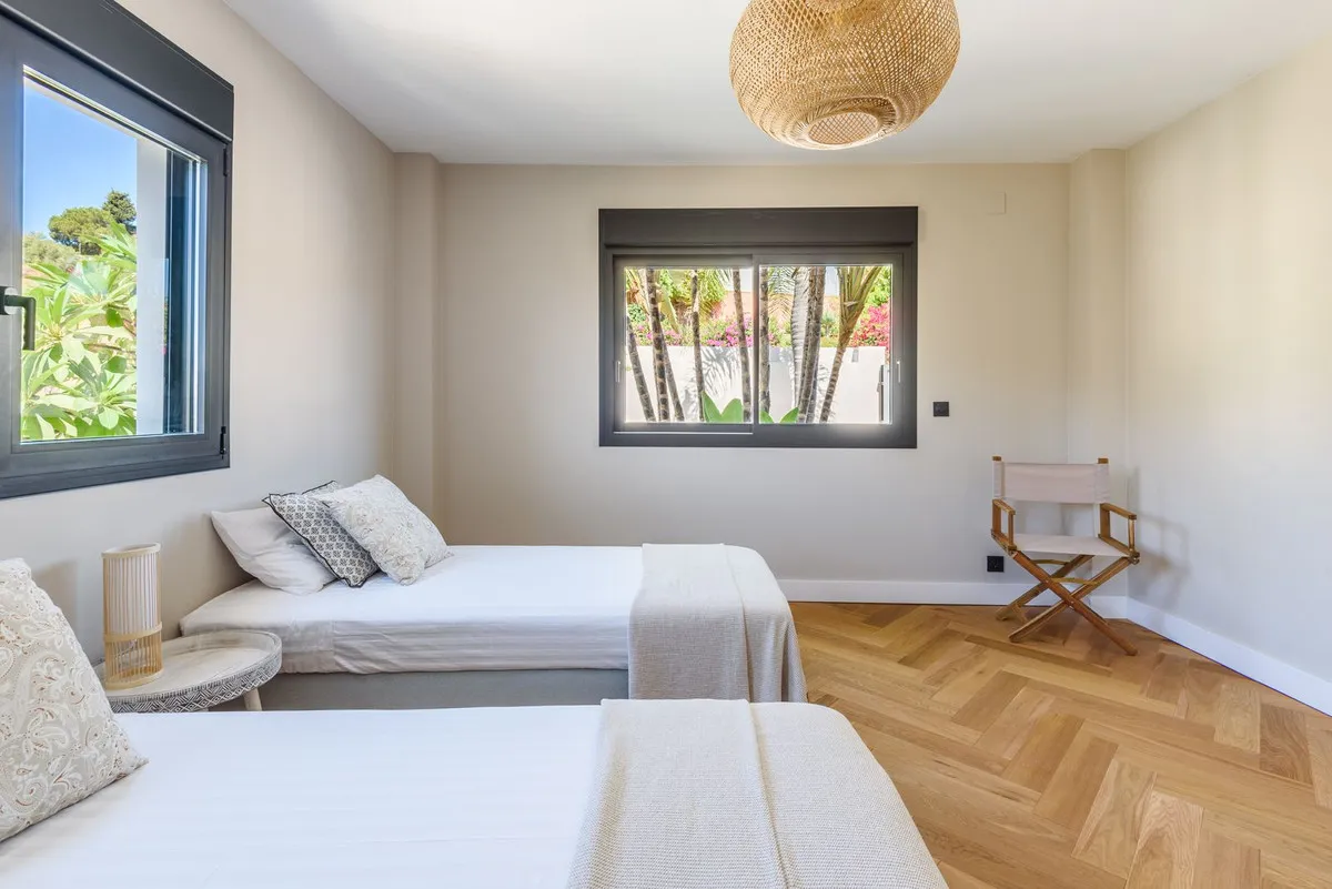 ebb3d05a-f1b8-4bf0-ae4f-c917606a3108