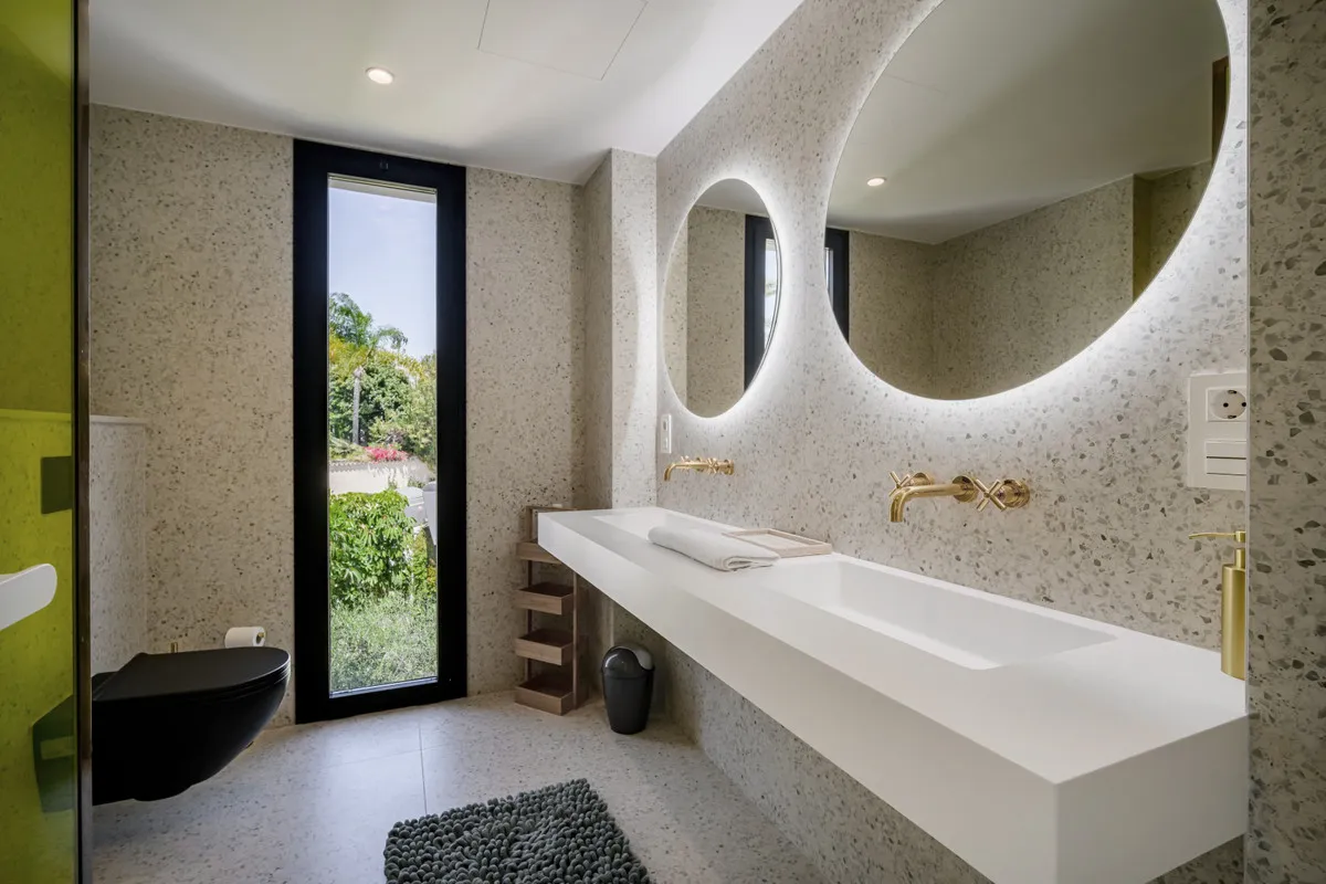 5a5065a5-386c-40d2-839c-e70665b5232f