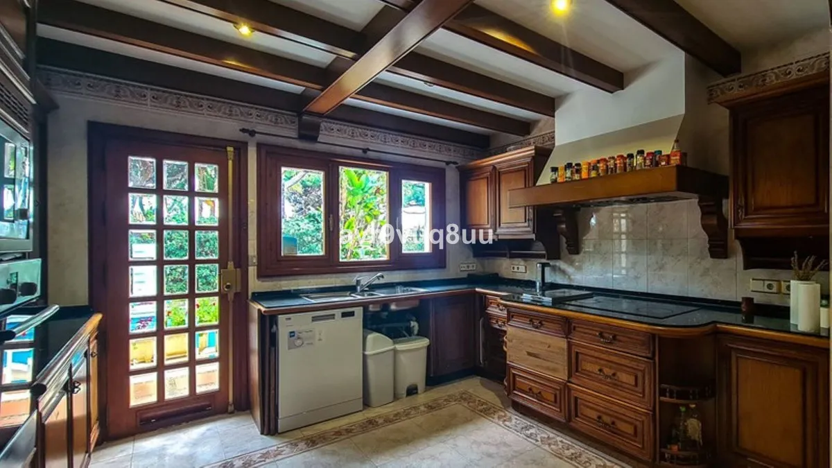 8997a054-4623-4682-b9f8-75d2544a1698