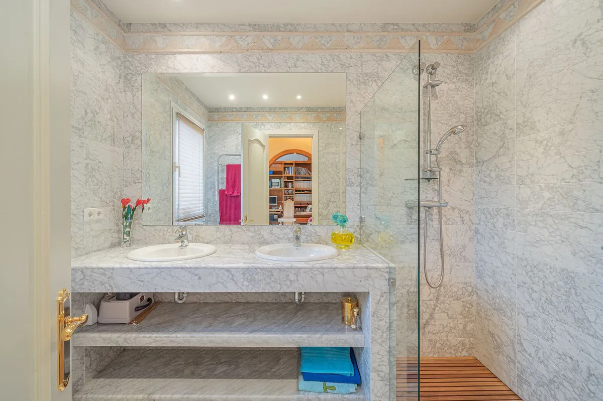 7d4cb4be-7aa5-462d-b730-cad63c49b437