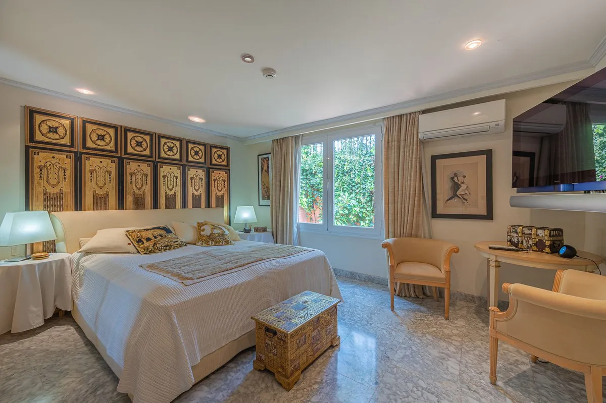 8c98c8ff-5117-41ee-8915-f4ec6251442f