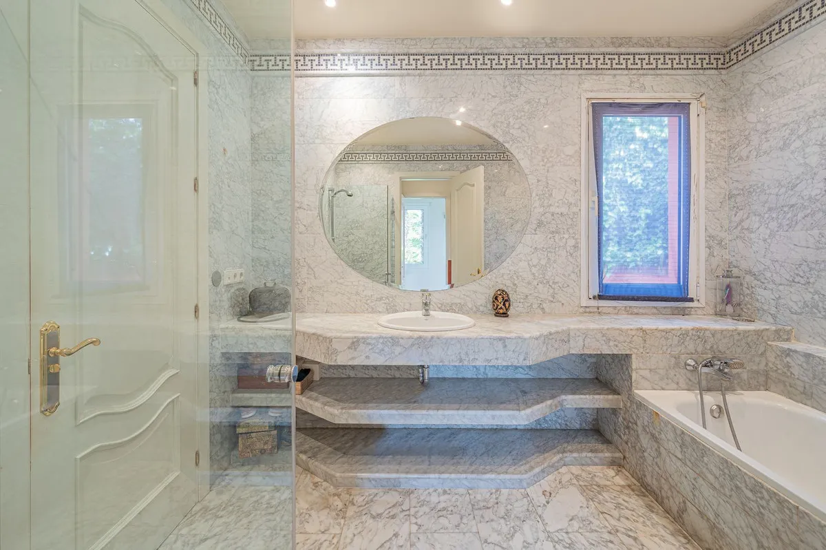 cda08a6c-abb1-42c2-a876-0011e74387f4