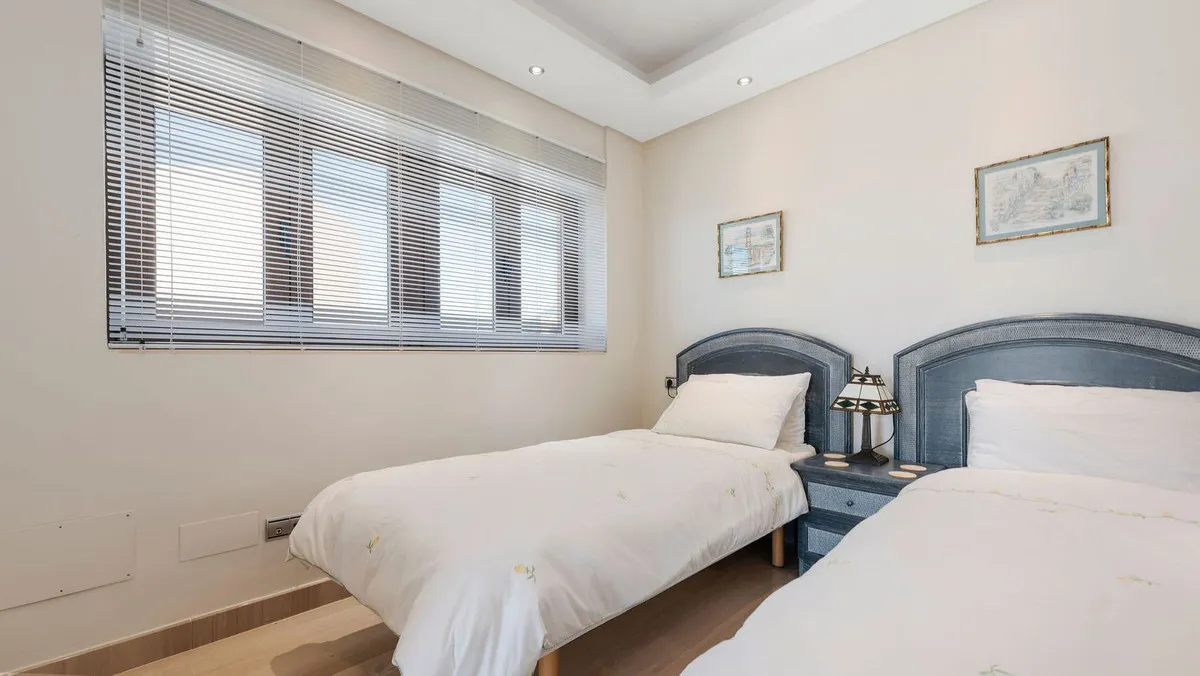 25cf493f-26cc-4b4b-97d3-f682f8d59a66