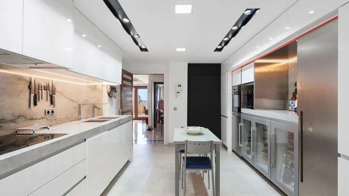 ce9d28c9-3d53-4f4f-a025-c113ee458132