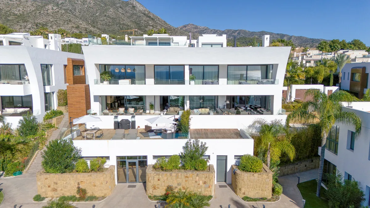 82aa9aea-9c01-42e8-8c42-6b6868991d2f