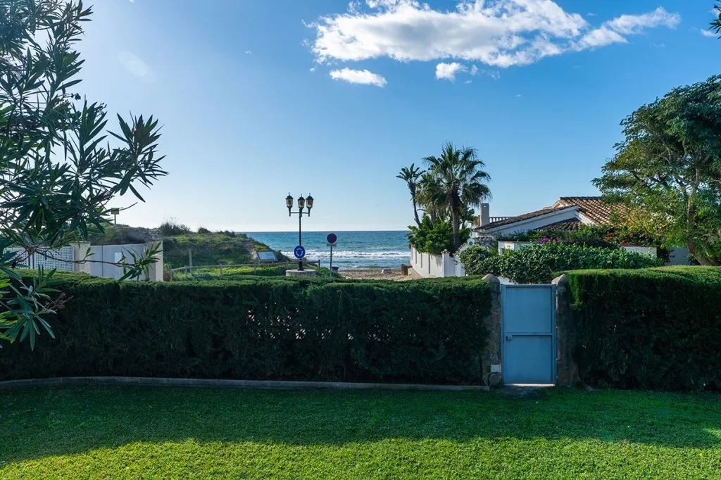 8874bf15-bdc7-4a50-b304-4e94194e17fb