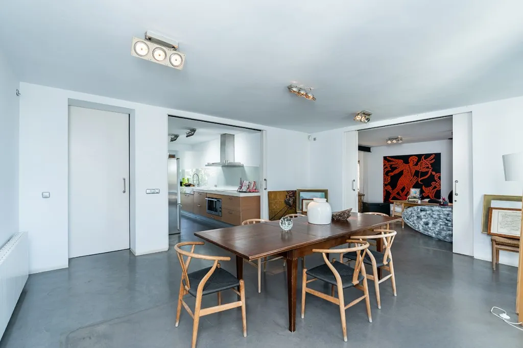 e646bd1b-85de-423e-b115-19105e45a157