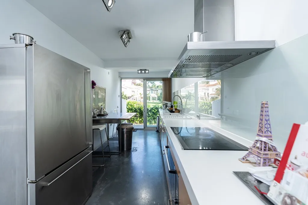 ea6de92f-d010-4262-a3da-602a27933436