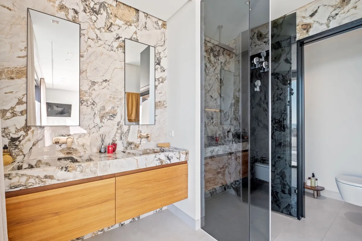 2d8d99ee-faaf-4799-8f83-589d6b49141b