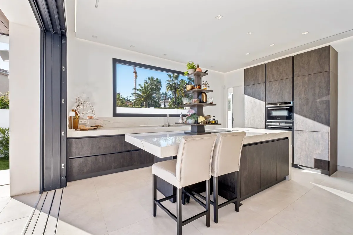 417c692c-9127-4eca-8c26-8974d22dd5fb