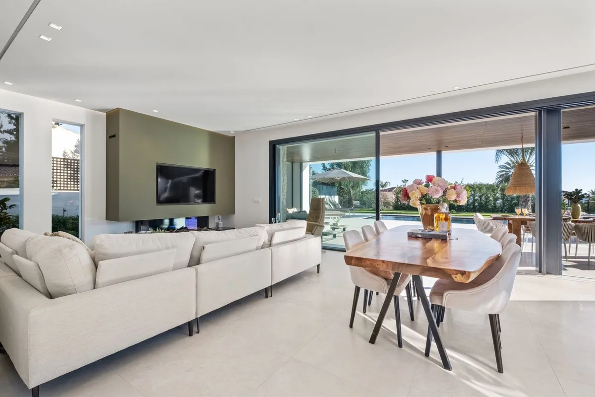 70a56860-90d7-4355-890a-6e209f61fddd