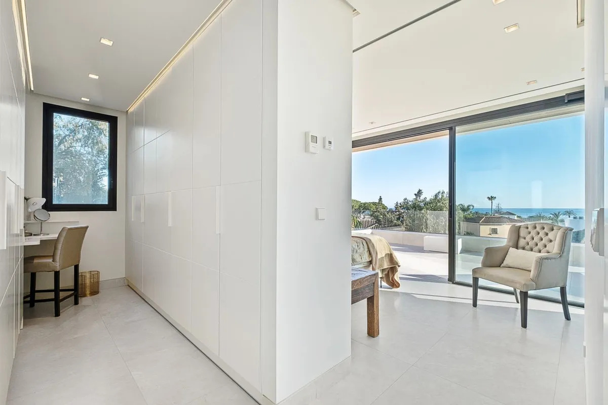 8c57784f-8757-4439-9fbe-c69f03b9408c