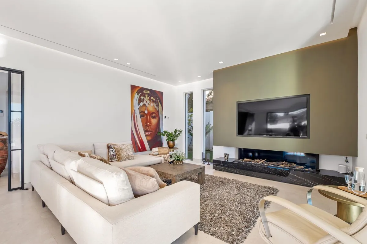 d675c52e-0303-42b5-b121-8c914f721912