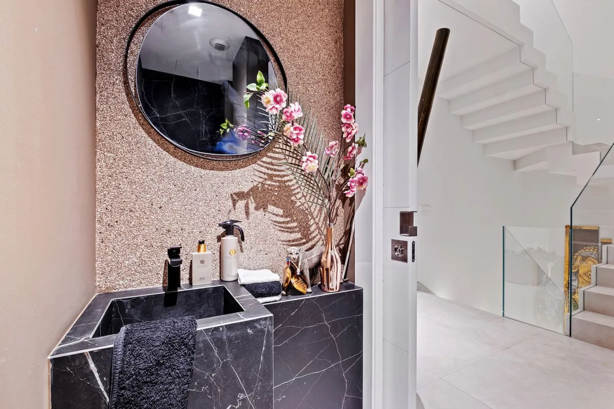 e653e739-79cd-4e83-b884-933d1628867d