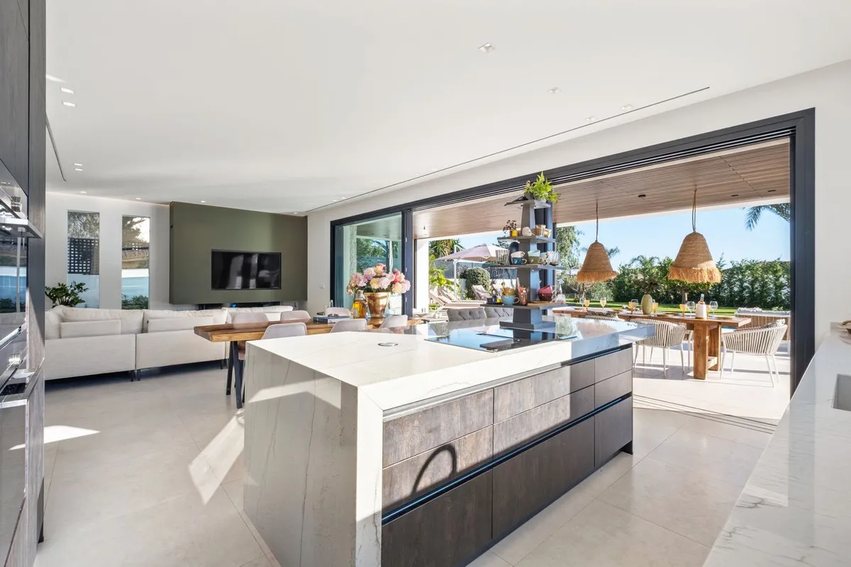 f71647d8-663c-437a-bd9b-e6d5ba6d6579