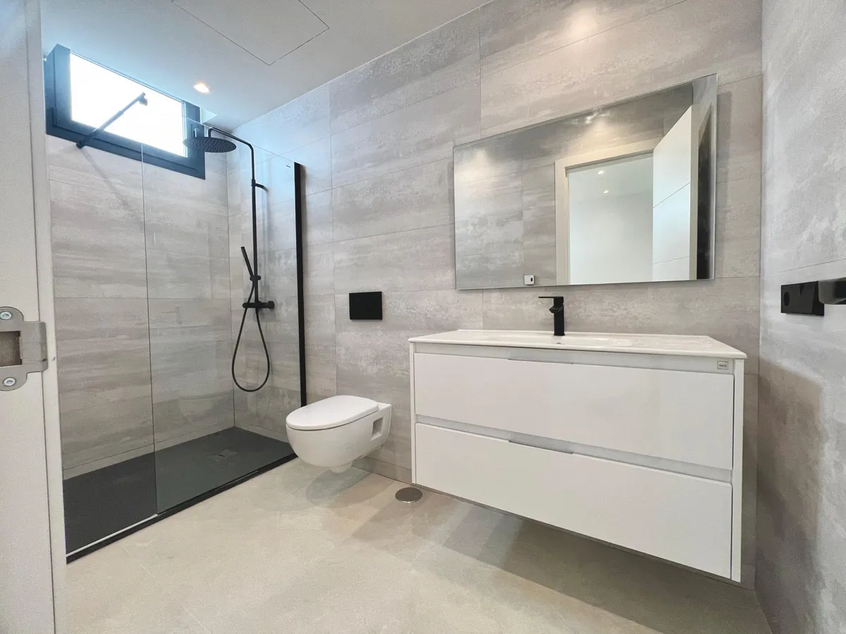 d8067221-e22b-4c92-915f-0fdd41f0f109