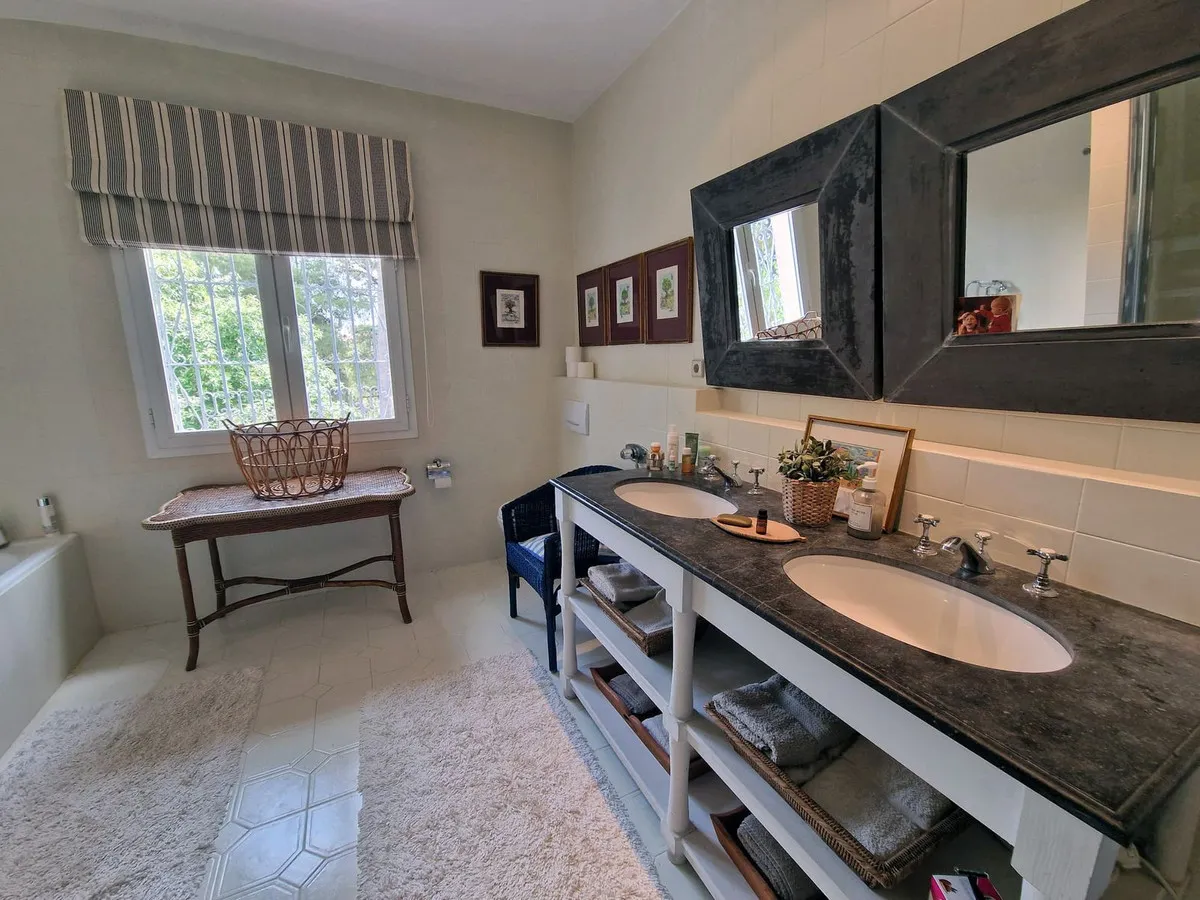 49893970-4ec5-4412-89cb-c8e64116c534