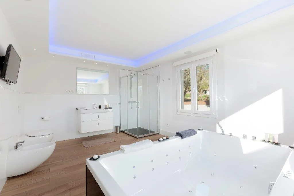 52beccdb-a6c6-436a-b40f-b2aca5670372