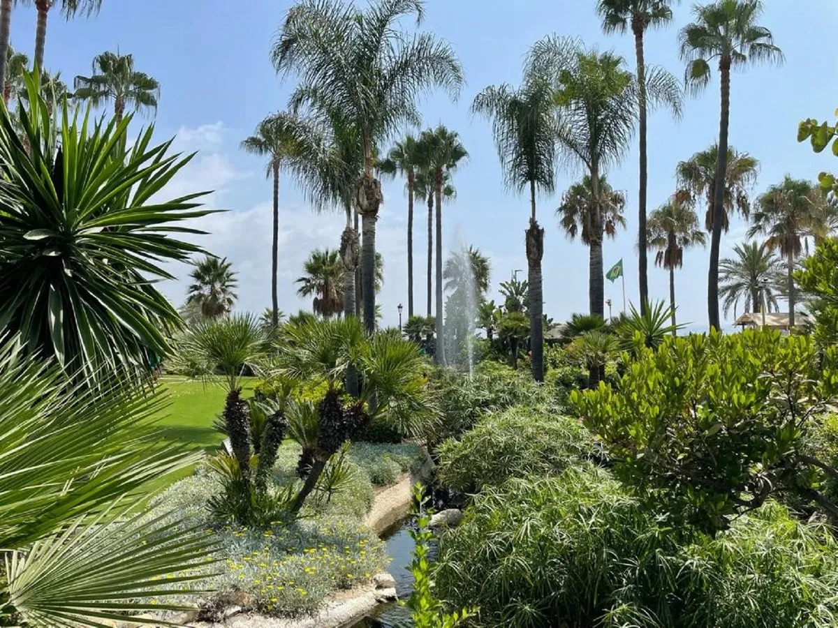 3f04b976-6234-43e5-b223-5bed184a5607