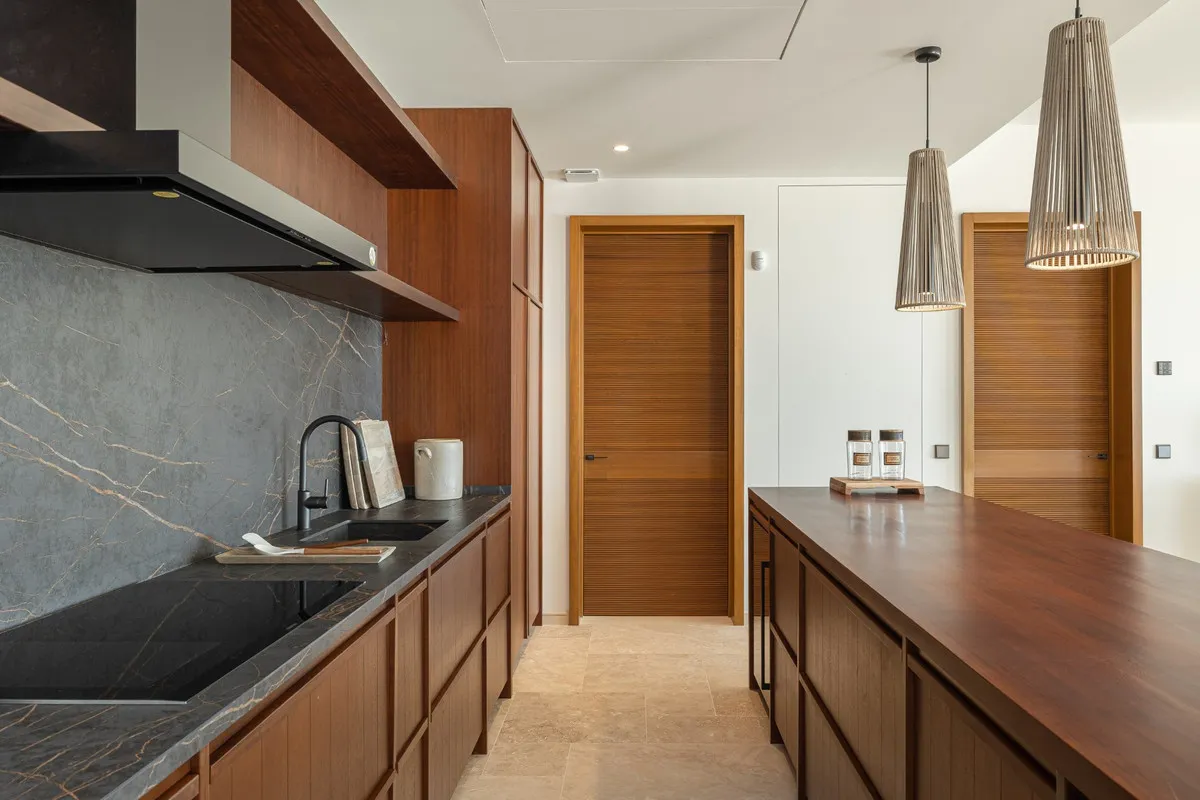 ace1b716-9206-4e5e-870d-e04b628ac084