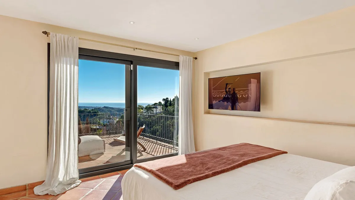 c9115adc-50d0-4617-85ec-b911500ae747