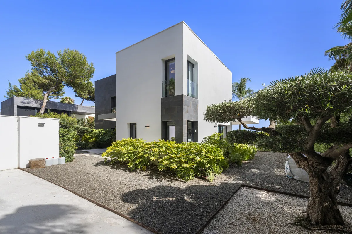 61adb141-cd69-4571-bcf6-1c97d4ad70c2