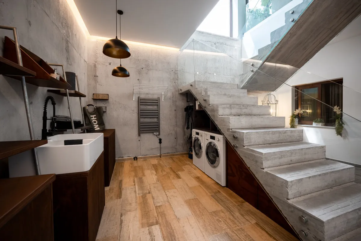 1f79006b-2b9f-4e9b-8b12-c1e5830d1005