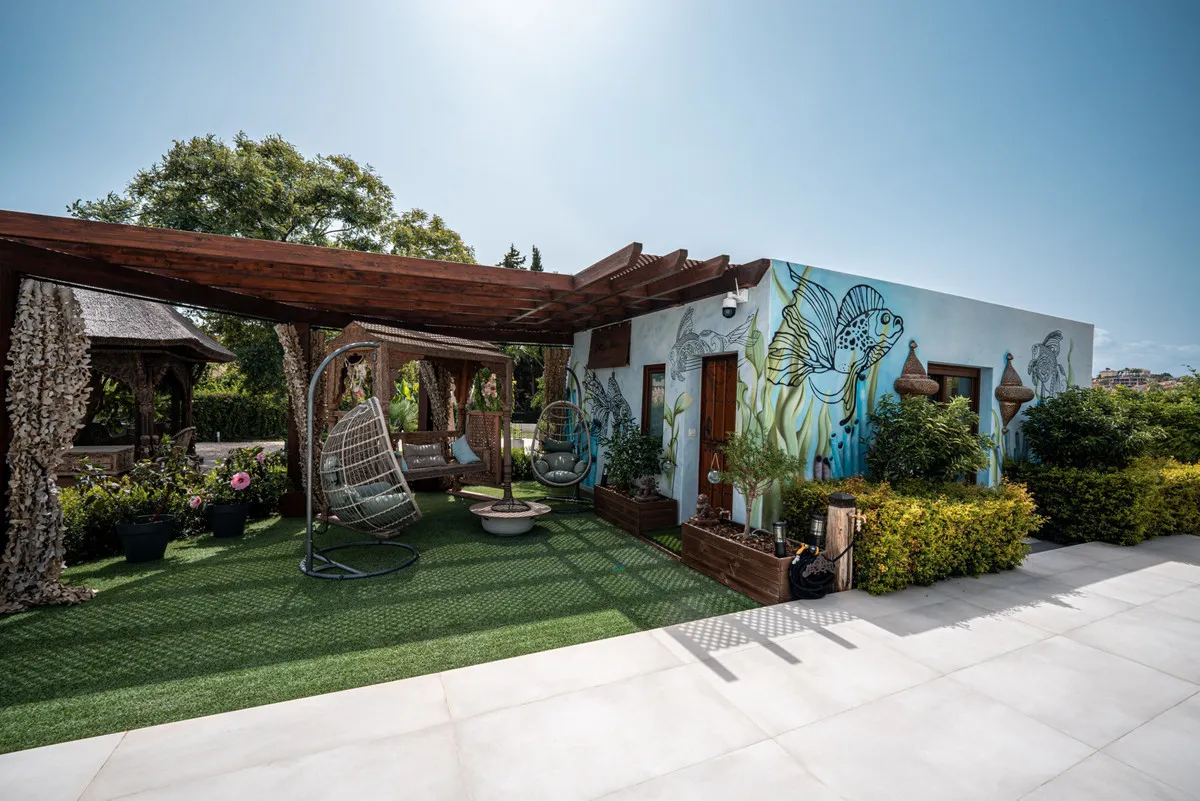 2370f2c8-302b-4a84-abb3-b04afa84059d