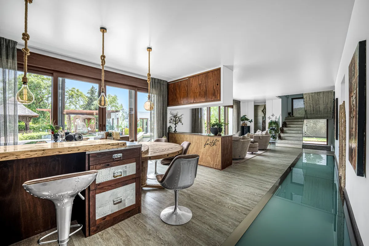 8e835cb2-3153-4cf0-8d79-7cd28b3b71d5