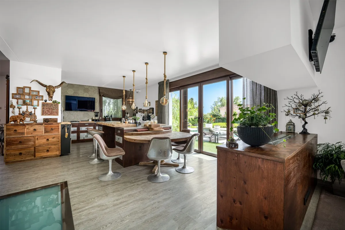 efb61511-9082-460b-a2f5-98d1e3ee32f7