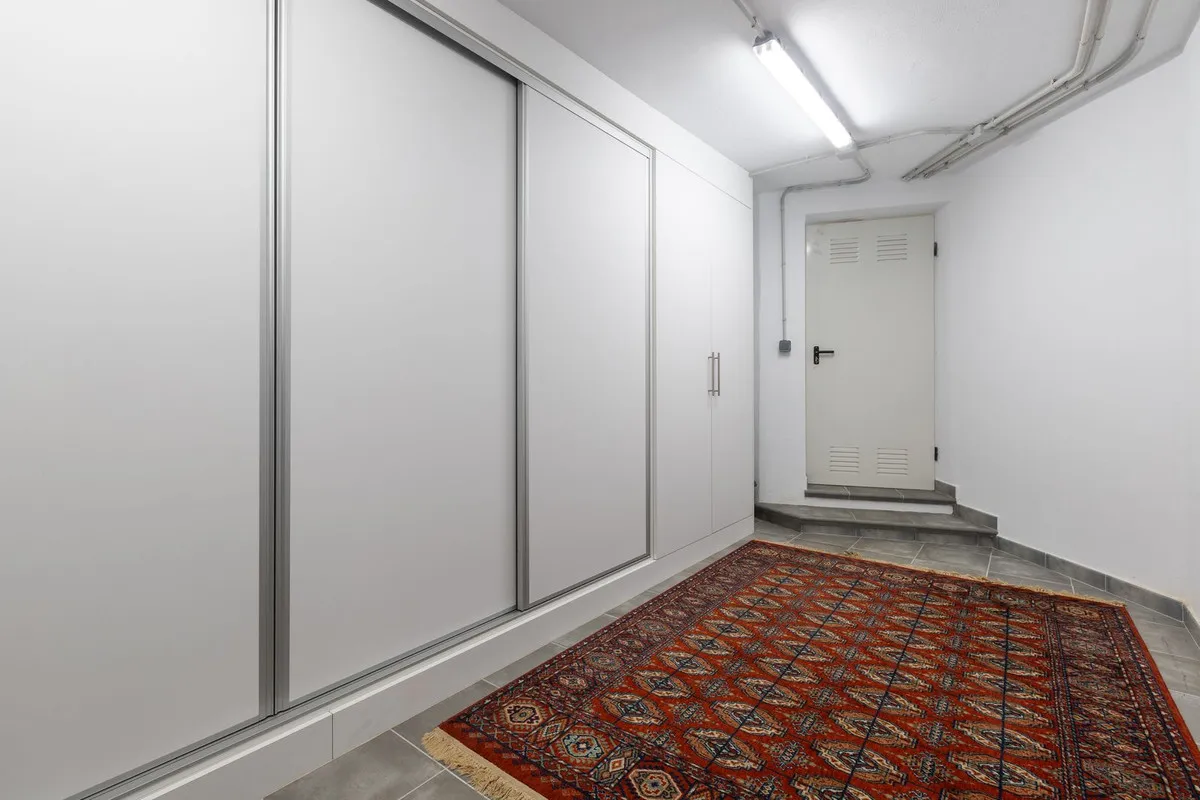 db983131-2ce1-4d2f-8ea7-a6ab96e2b9a7