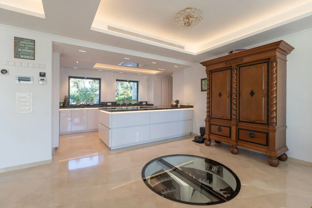 fd360d9d-c767-4928-bc9e-cc46dac17866