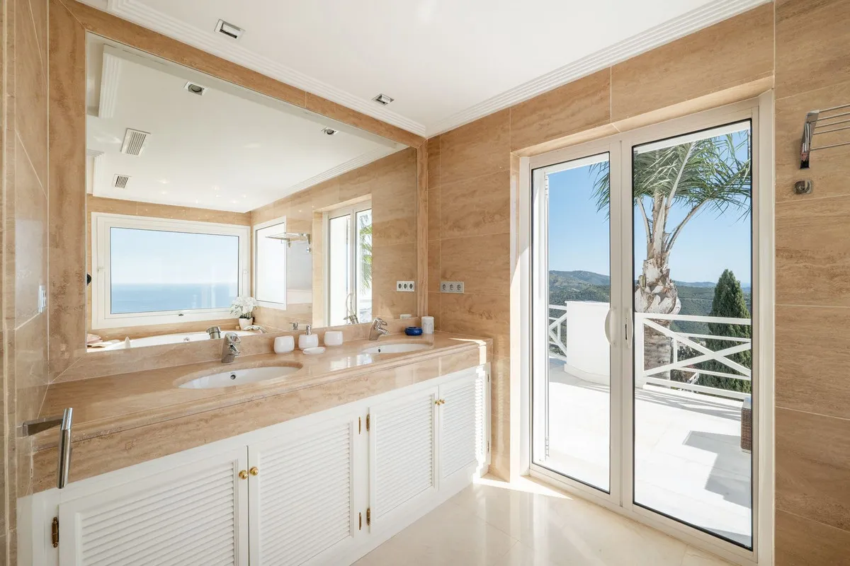 90c958d6-14c4-4b39-bac2-fa81e8c32ef8