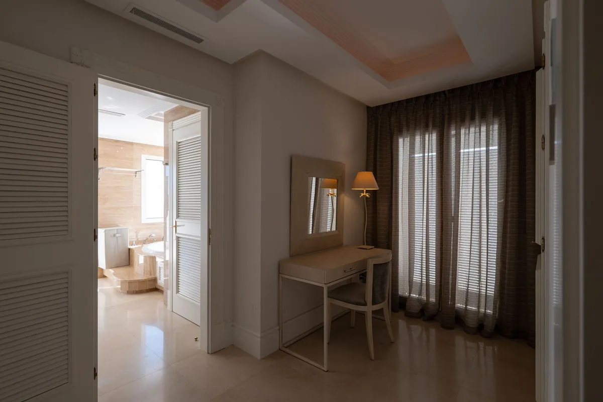 cf46587b-70be-4106-b9ef-79936059c8d5