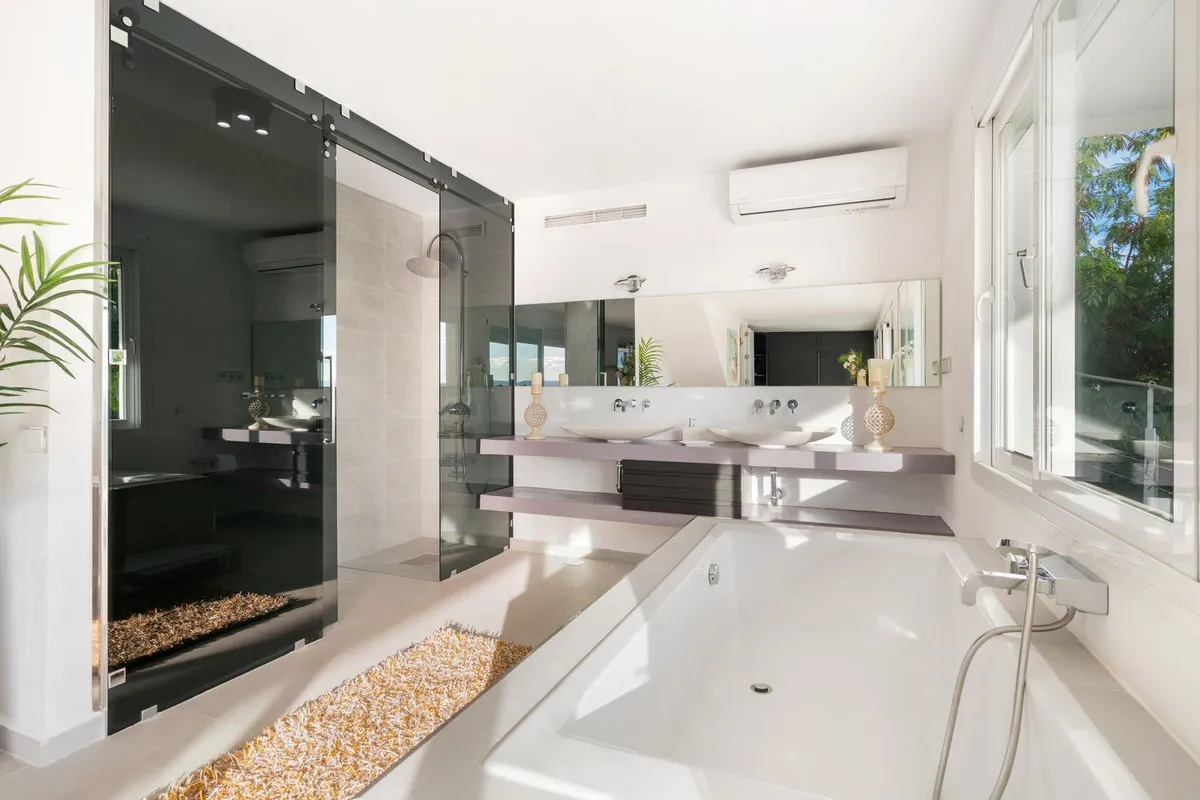 ac59d140-3db5-44af-a2ec-e0df0f3da01a