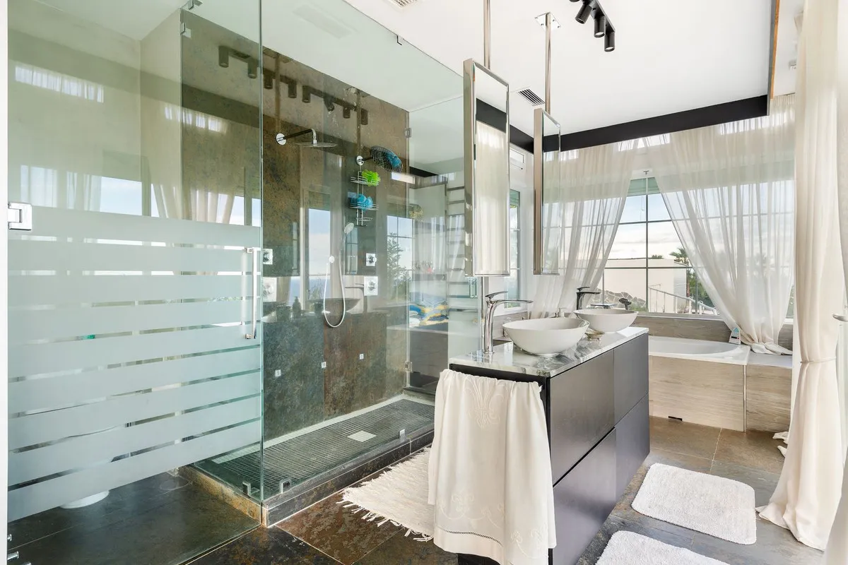 b5793523-0856-454c-ad0a-54d5dc8d6060