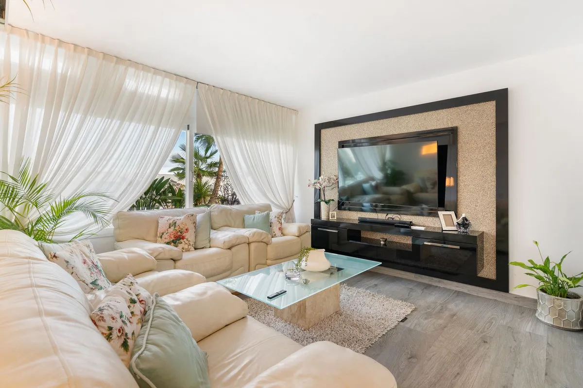 ca9496bb-1d51-4022-b62a-dcf251ed3f9c