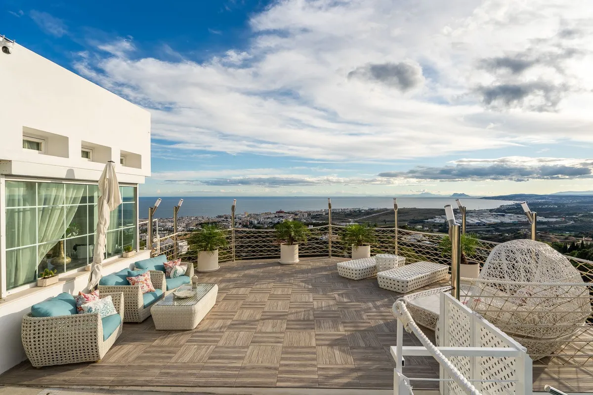 d1e97384-b3a1-427e-9949-55e7ecbc9382