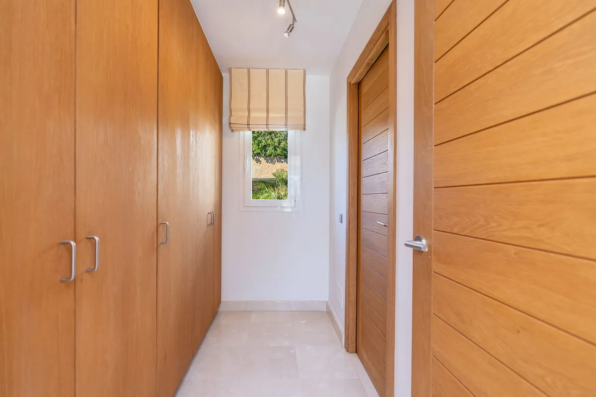 adbc6ec3-43d9-480e-b36d-33b90e021d6c