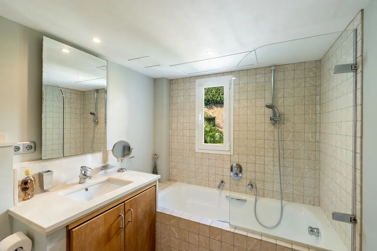 c1c83679-55c7-4703-ad4e-7f37b3191255