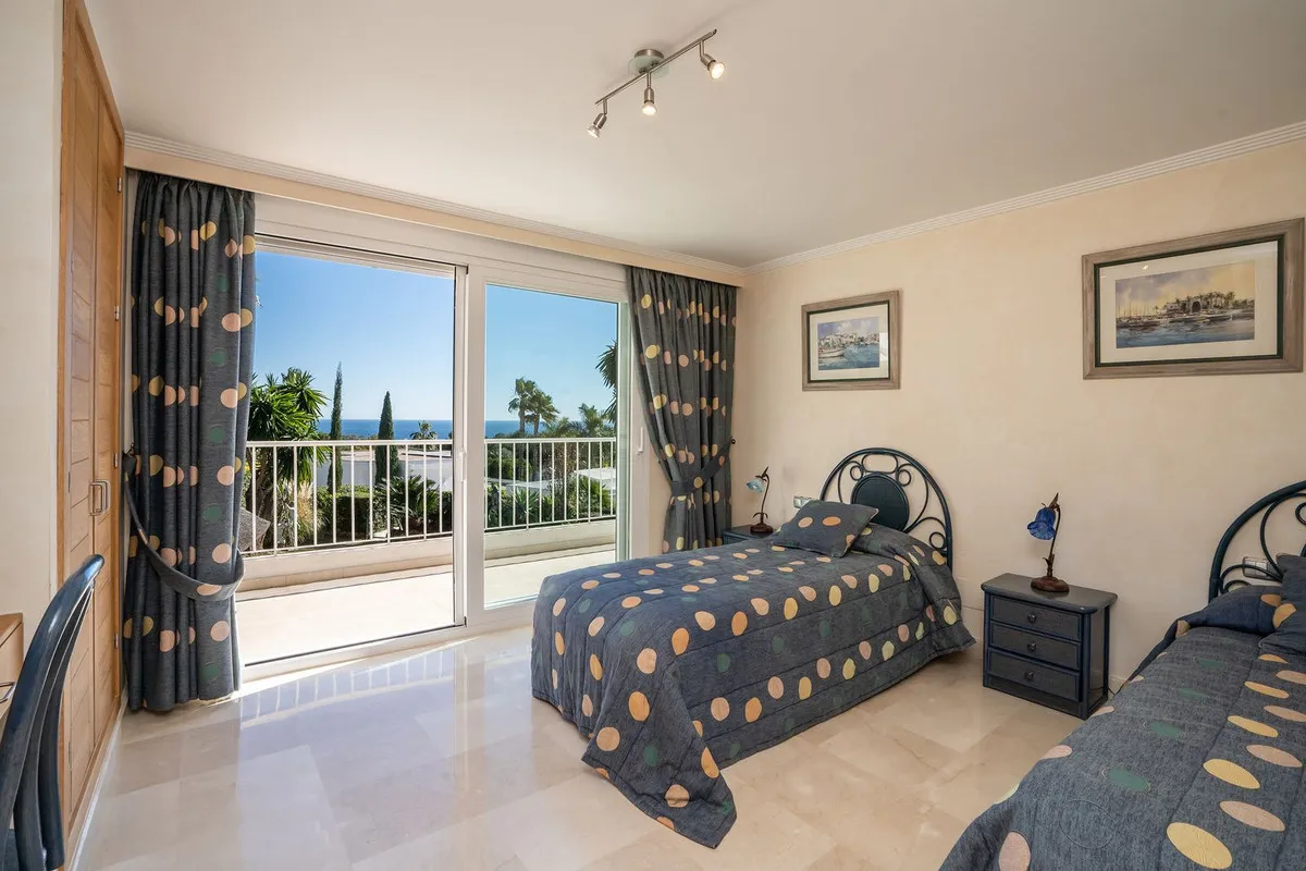 c3ffa768-10c0-4b05-8efa-e9a3719a366b