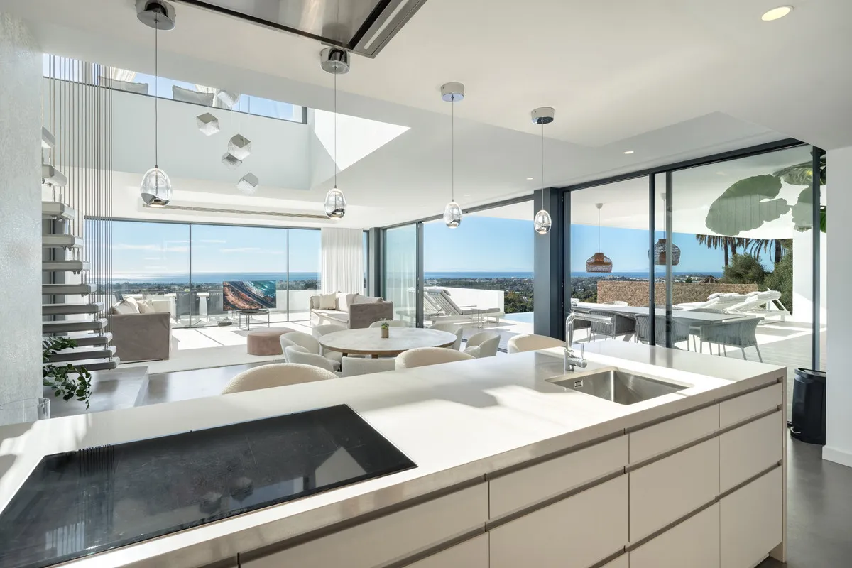 05eb0a79-8947-4b0a-a2f4-656ce2a9b634