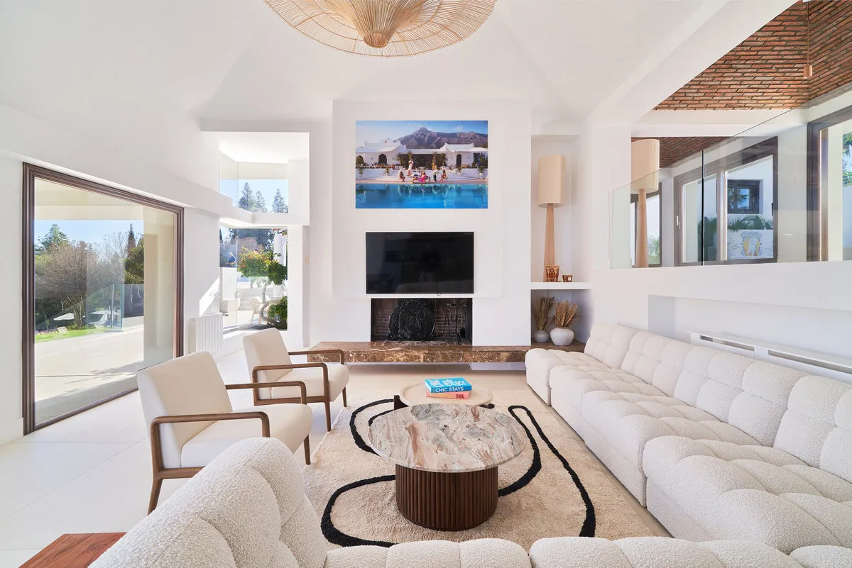 e8ee56bf-d4b0-4b7f-8dba-6799e8e2e5ee