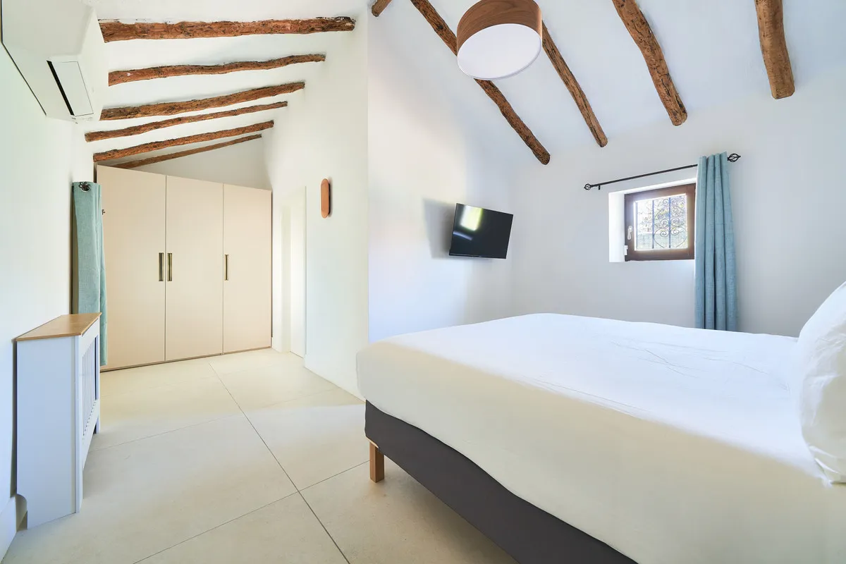 ecaa0ef9-5cfc-4587-9368-30b3d7f024e3