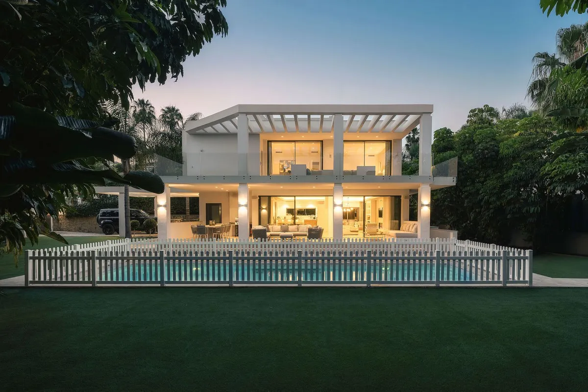 d35e7f61-9582-42e1-a0f6-534e700e5f59