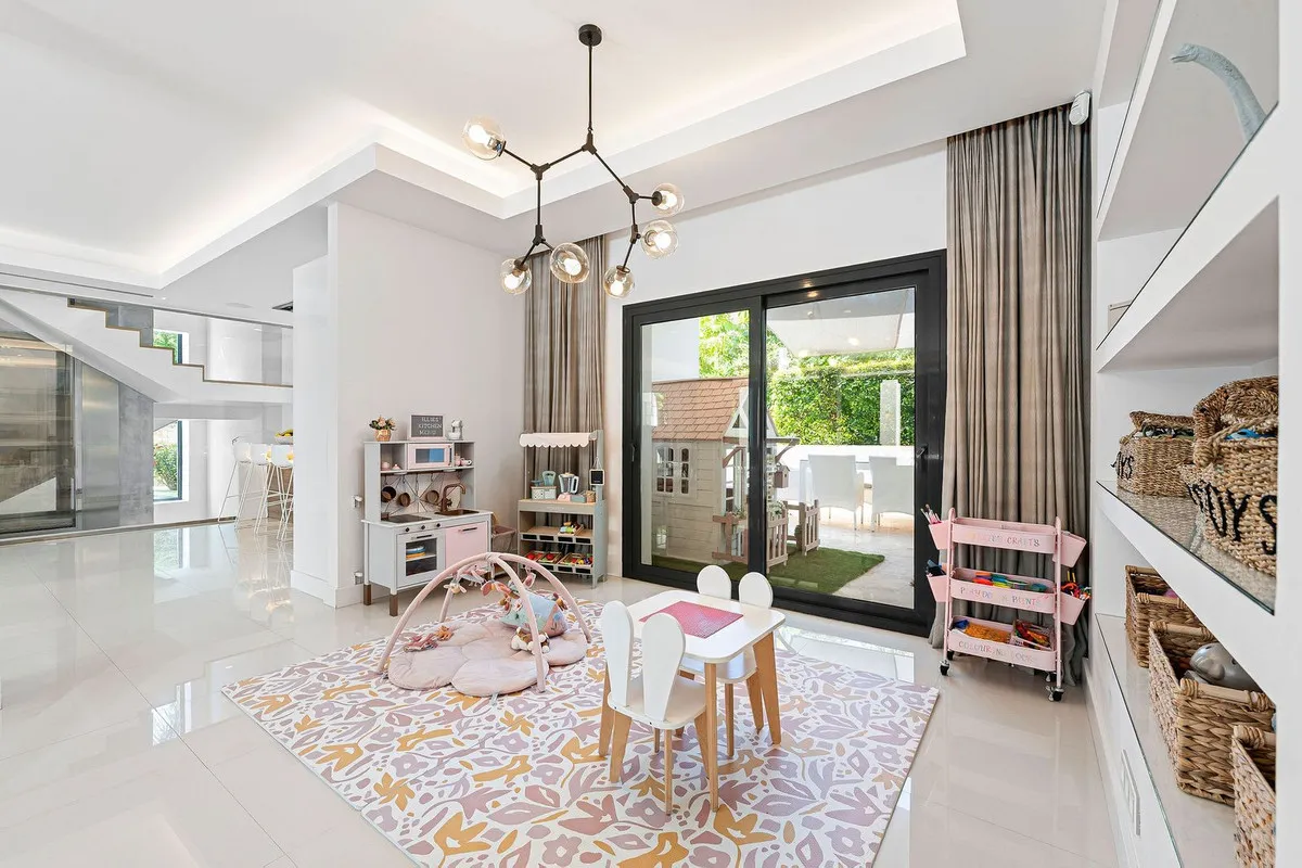 d975ec85-bf53-4e15-bdcb-ab916f0ae9f4