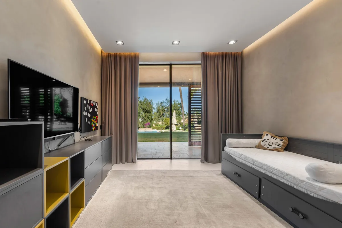 c7e1b82f-dc04-448e-a232-b1517e373826