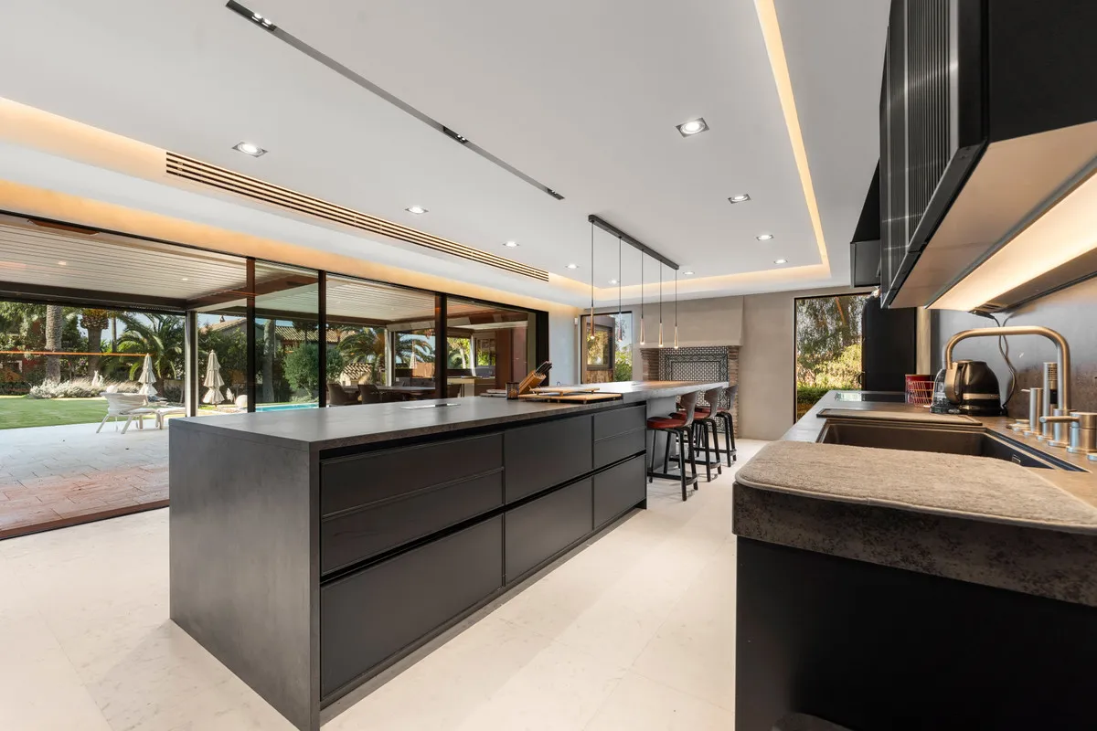 d6f304e4-b9b2-48fd-ab35-d2531474c02b