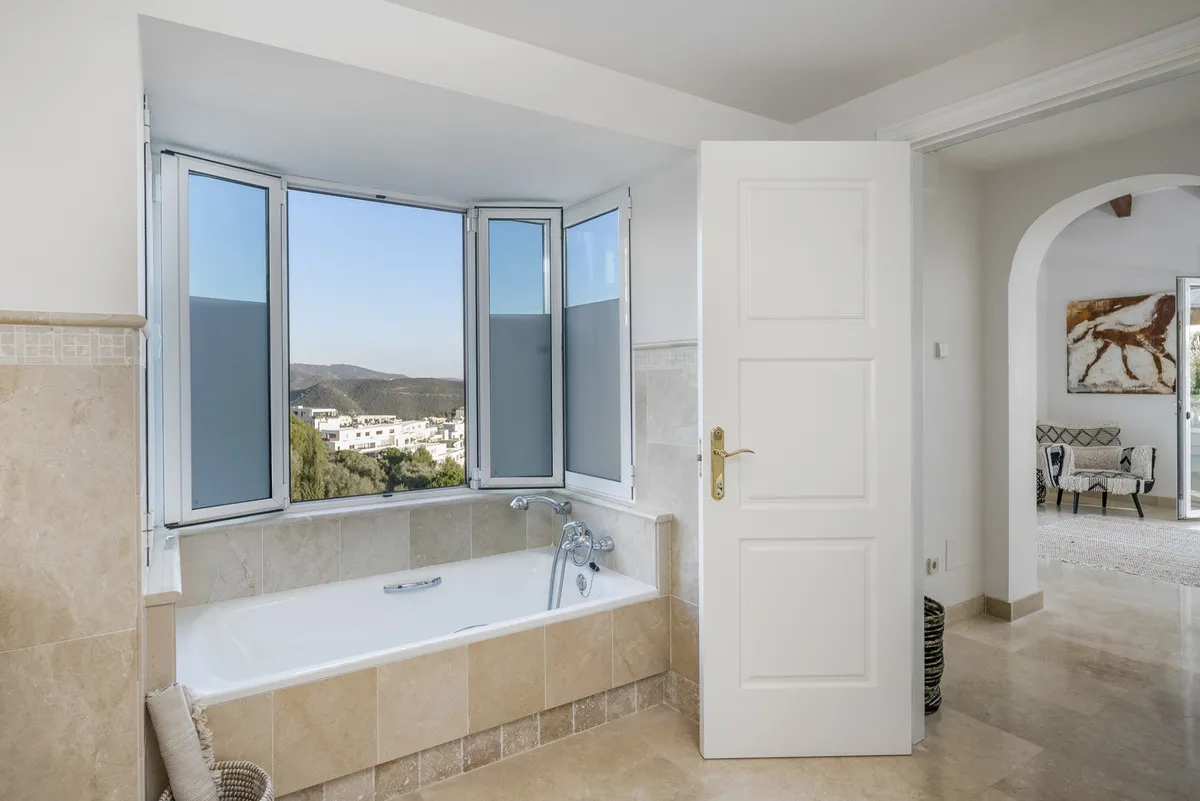 4e8636b4-2739-4ecf-865c-5d327b85213e